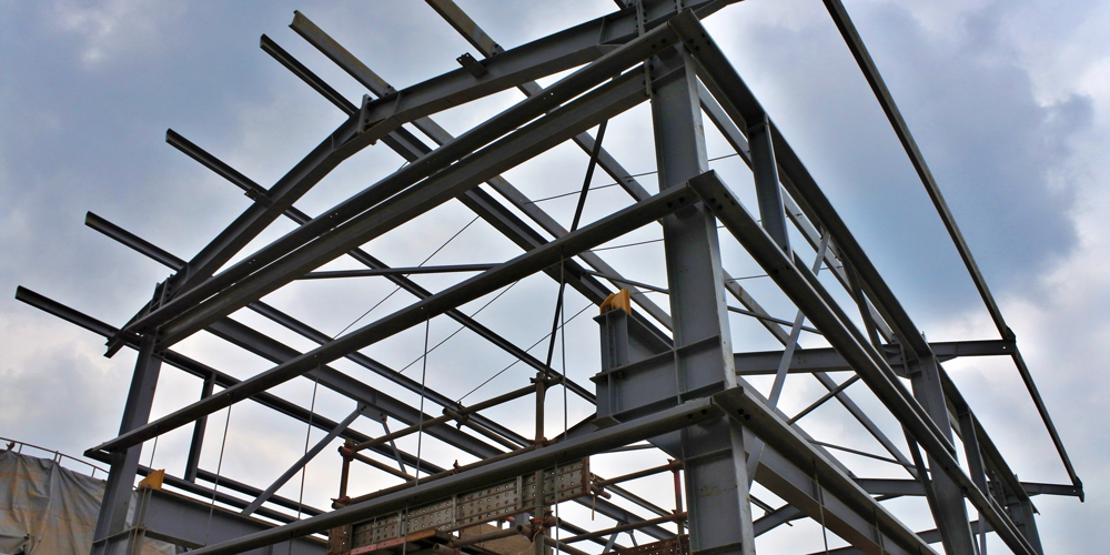 Structure métallique en cours de construction par l'entreprise Deniau